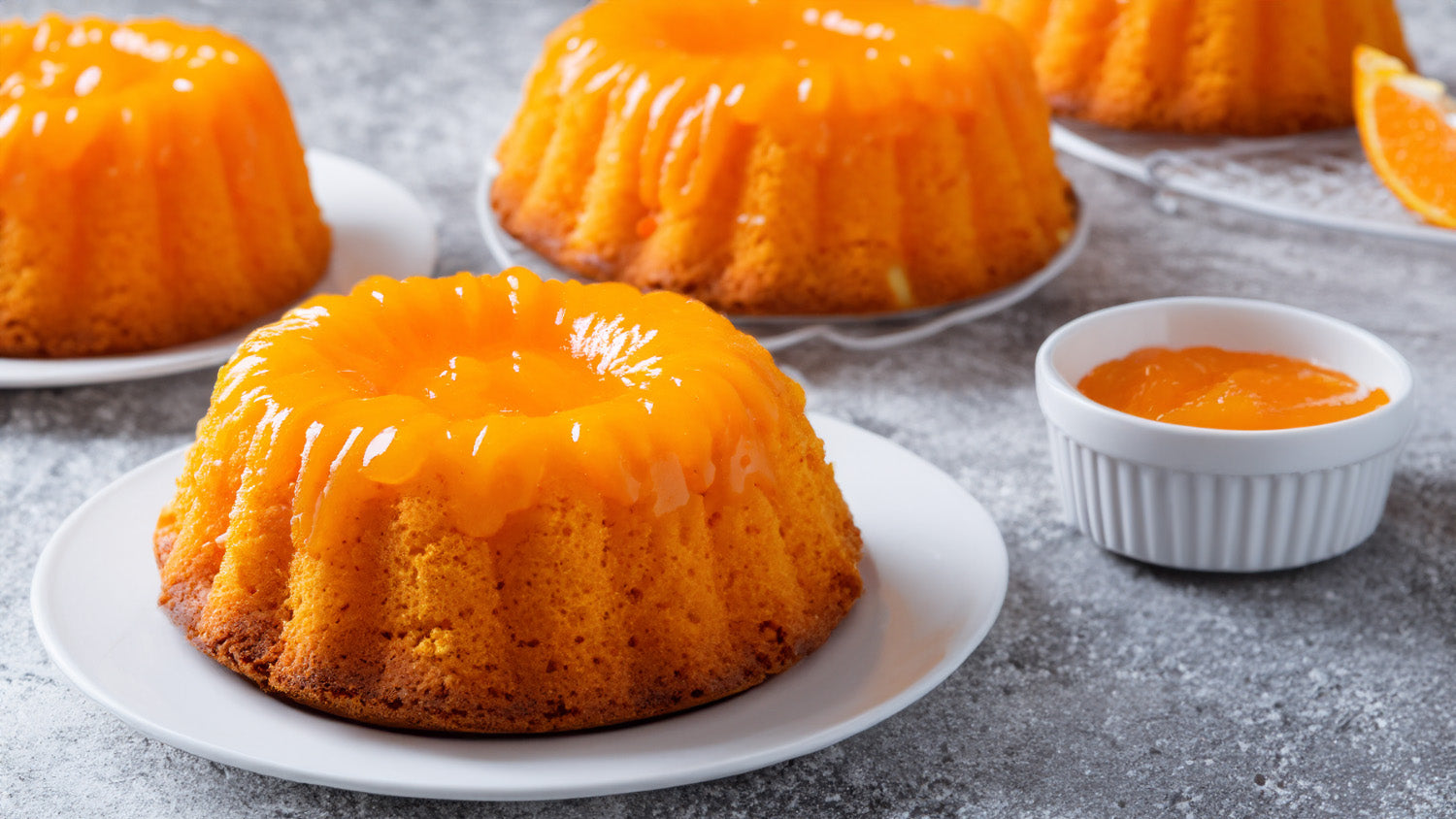 Bizcocho de Naranja Esponjoso con Glaseado Cítrico