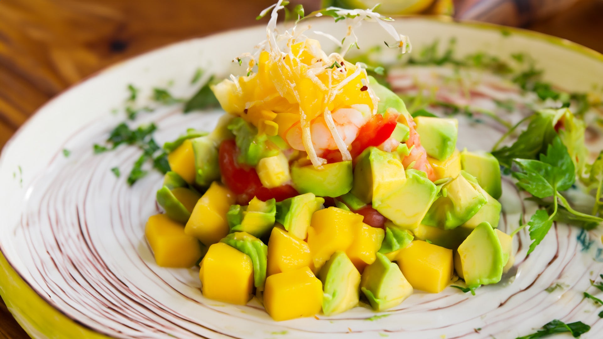 Ceviche de camarón con mango y aguacate