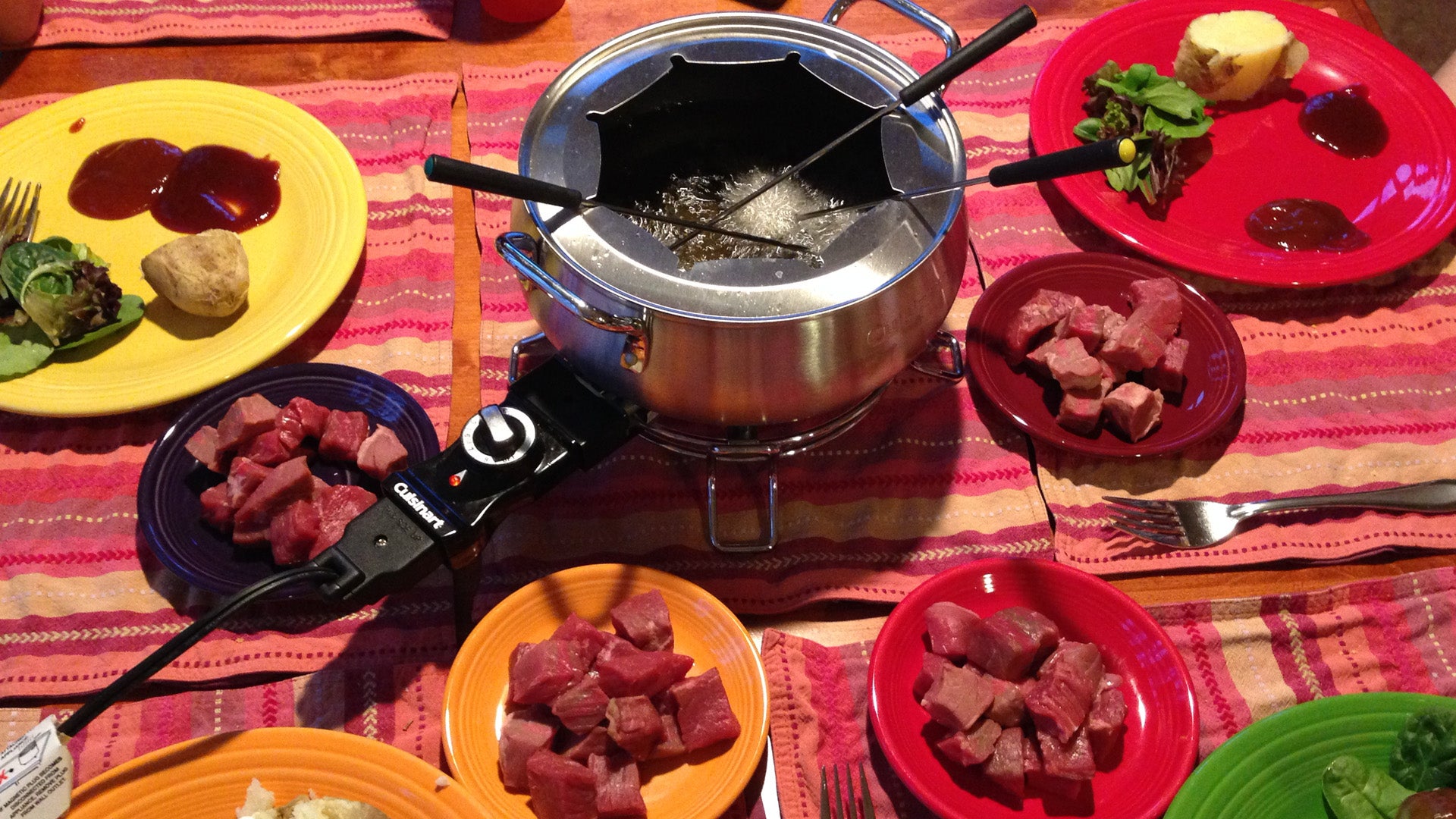 Fondue de carne (Filete, Cerdo o Pollo) con salsa de mostaza y miel