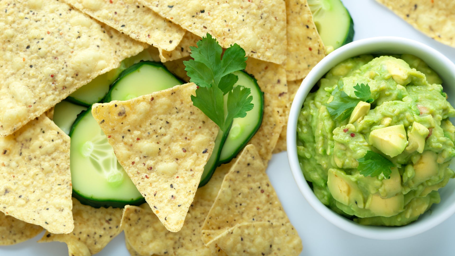 Guacamole fresco con totopos de pepino