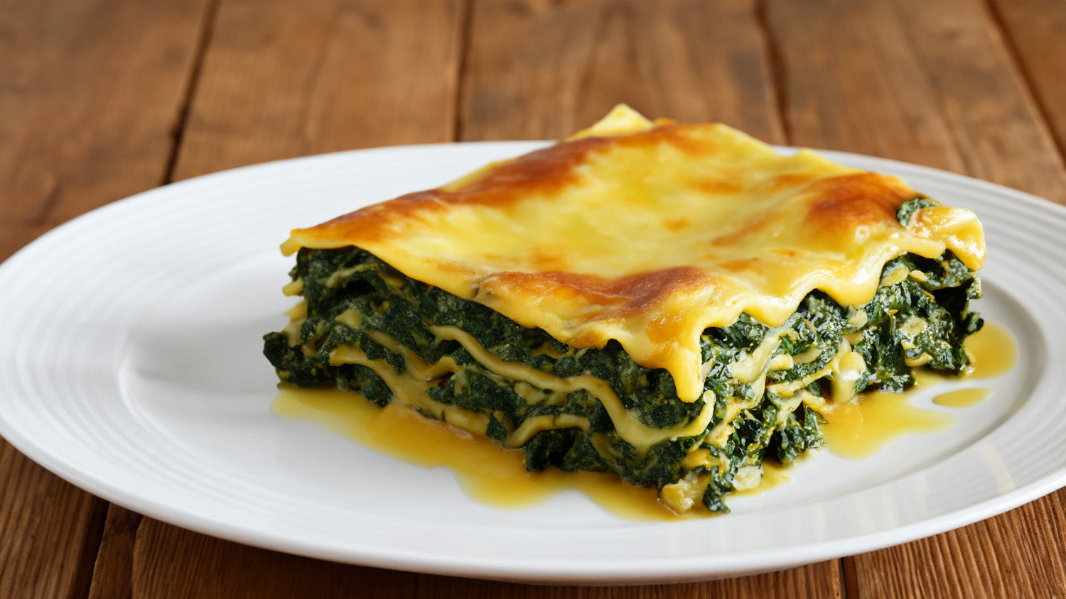 Lasaña de Espinacas y Ricotta con Salsa Bechamel Perfumada al Ajo