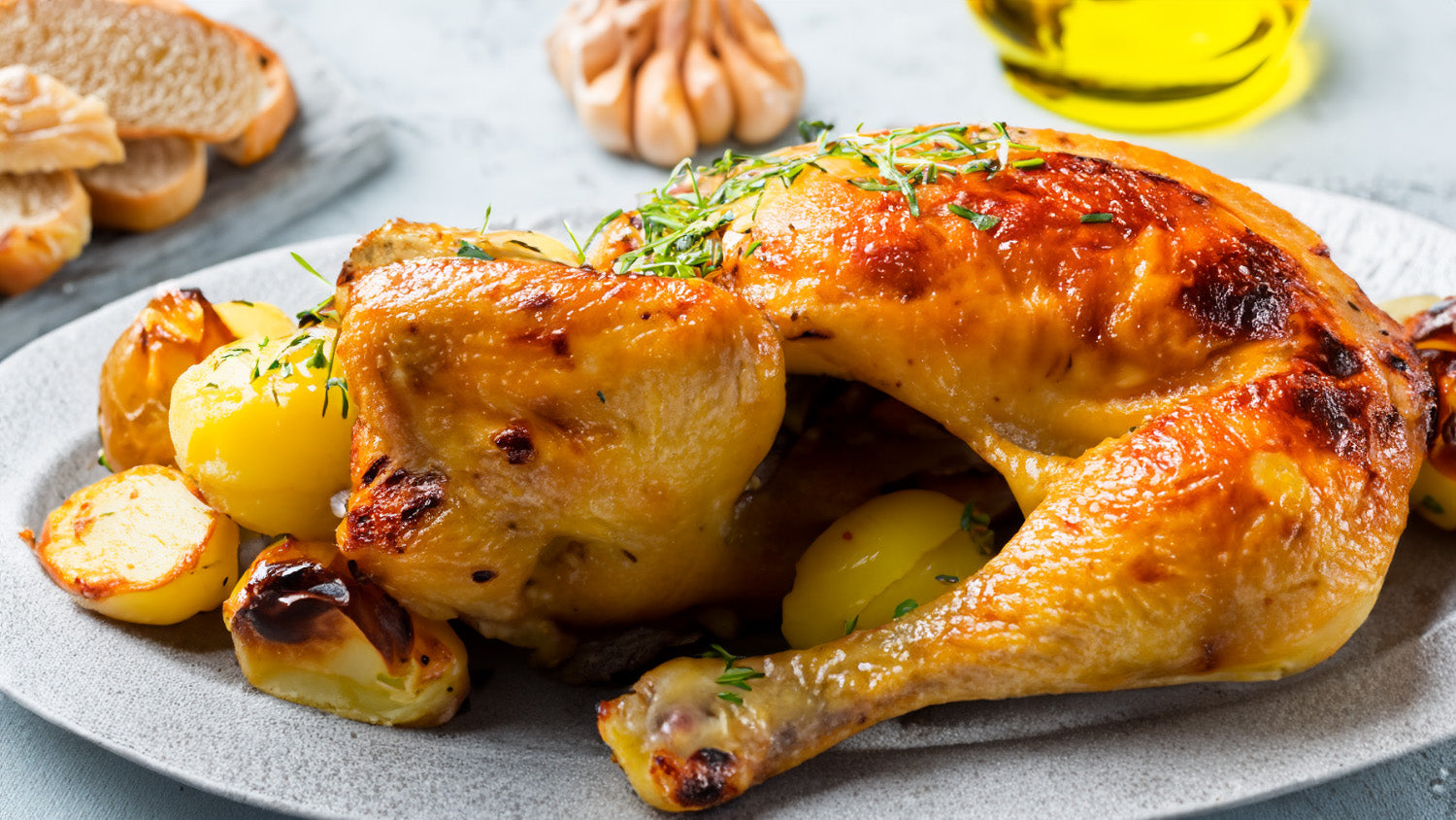 Pollo Asado con Papas al Aire y Pan de Ajo Casero