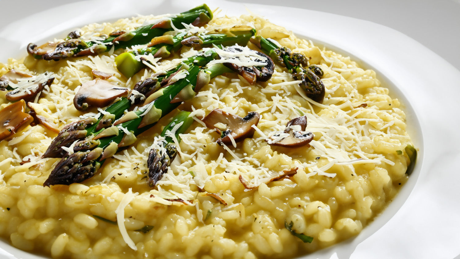 Risotto de Champiñones y Espárragos con Crocante de Parmesano