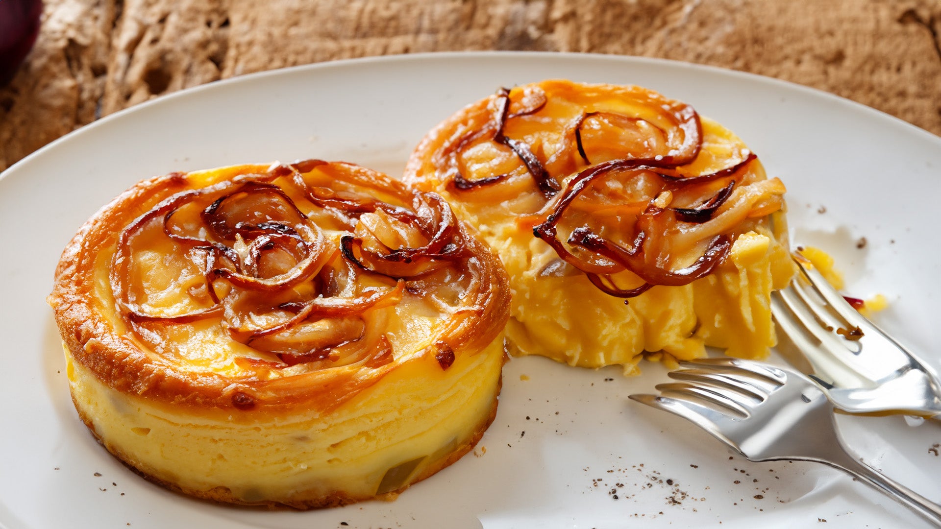 Soufflé de queso y cebolla caramelizada