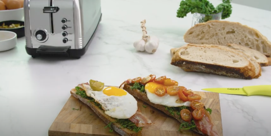Tostadas de huevos divorciados
