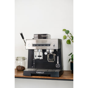 Máquina Grind & Brew™ Espresso Bar™ EM-640C de Cuisinart®